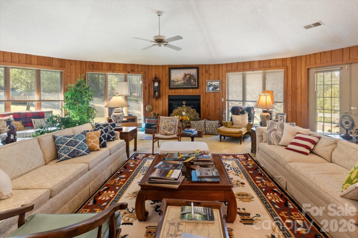 Hendersonville 8 4337535h