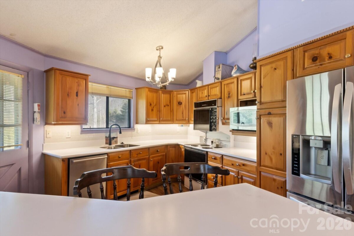 Hendersonville 16 4337535p