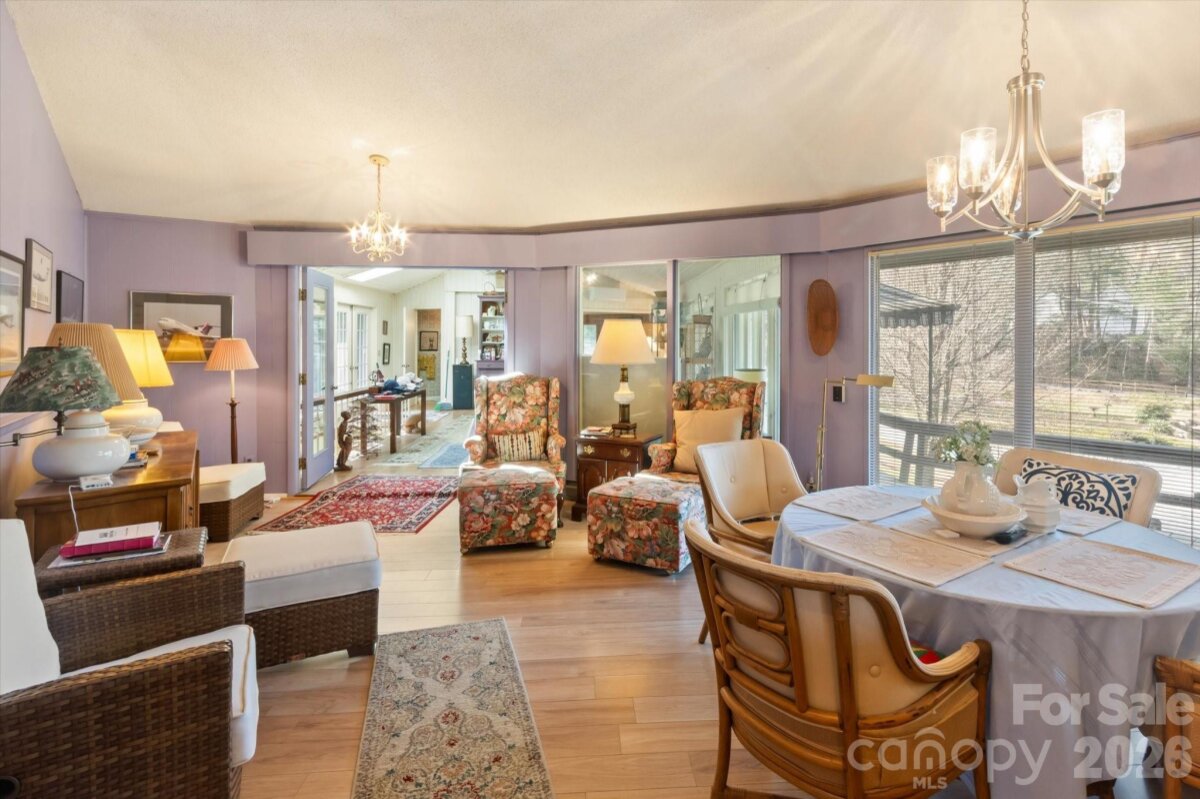 Hendersonville 18 4337535r