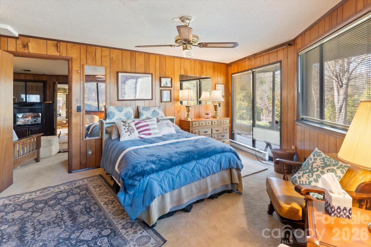 Hendersonville 23 4337535w