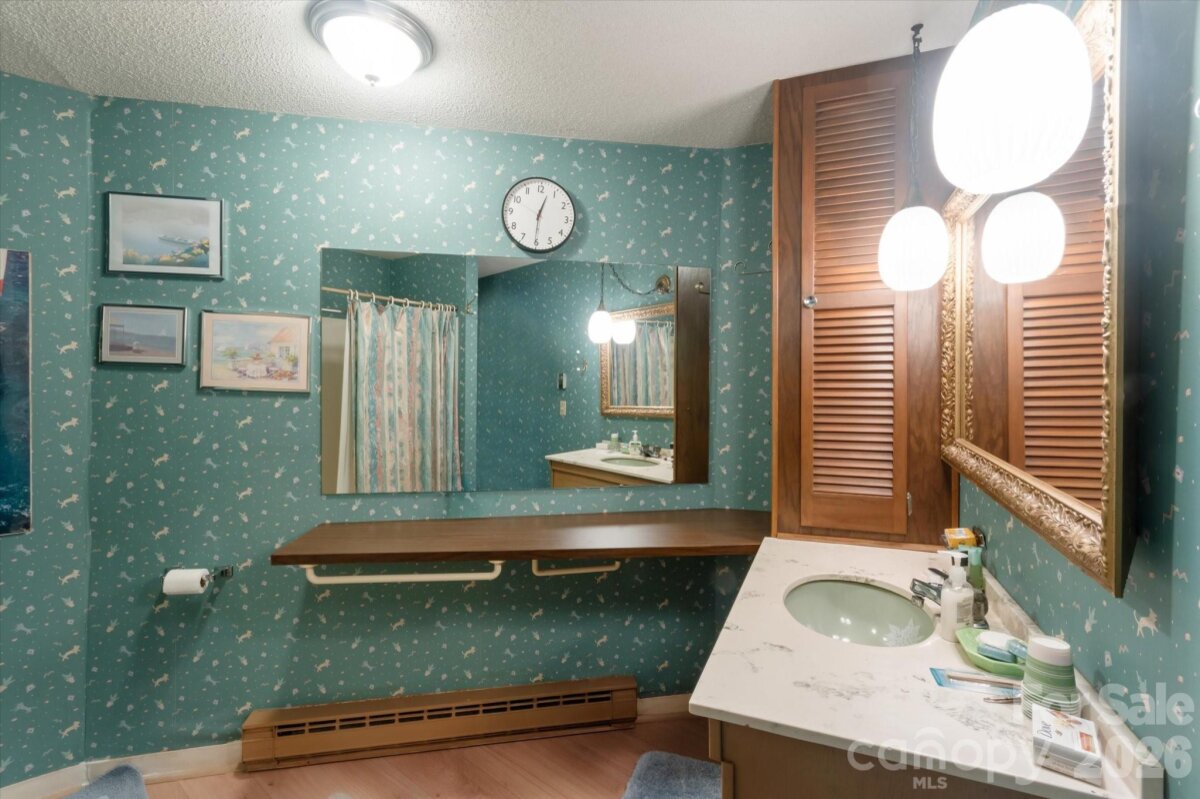 Hendersonville 25 4337535y