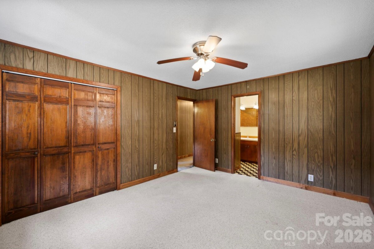 Lake Toxaway District 19 4340090s