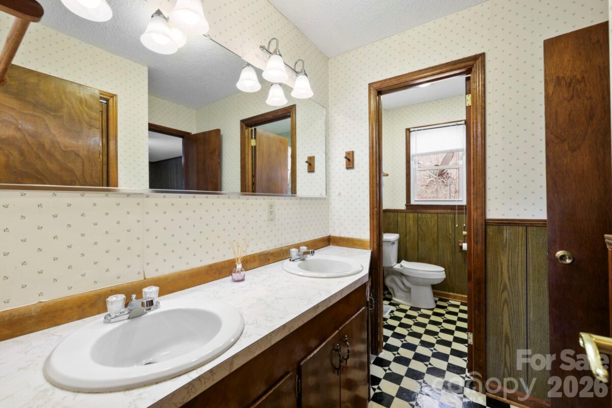 Lake Toxaway District 20 4340090t