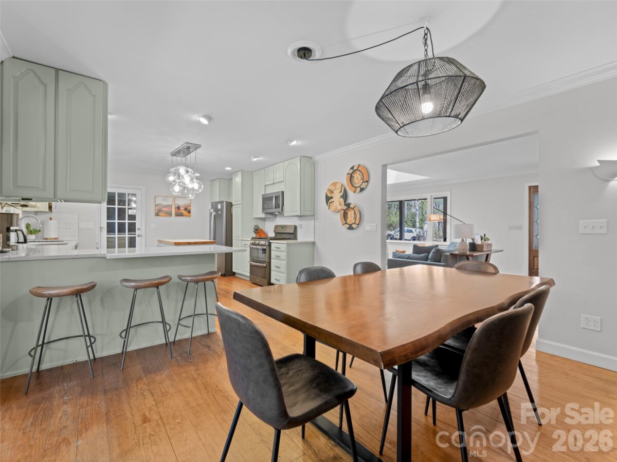 Hendersonville 7 4343082g