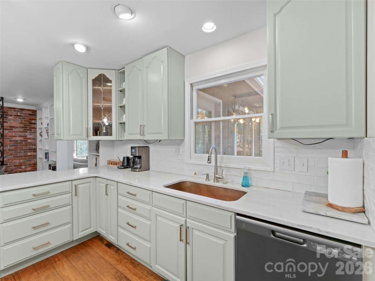 Hendersonville 9 4343082i