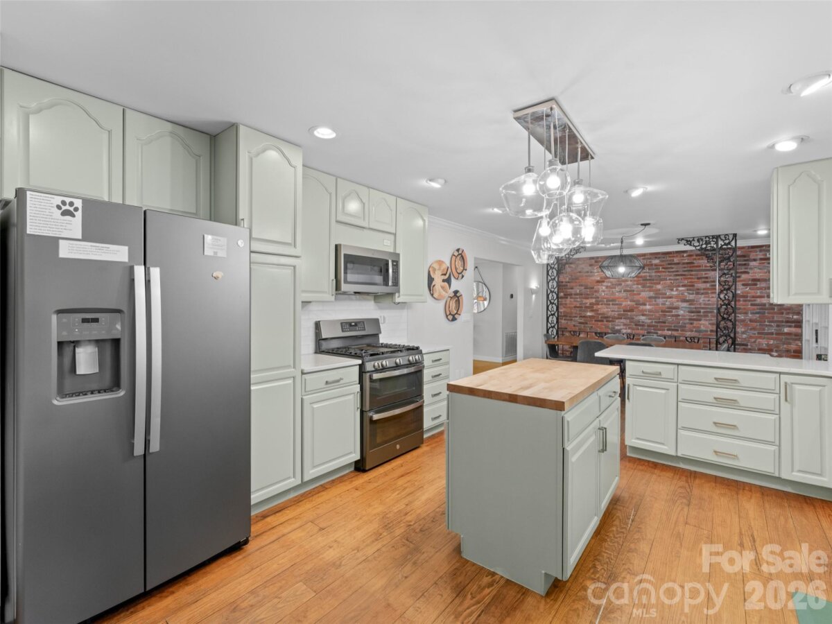 Hendersonville 10 4343082j