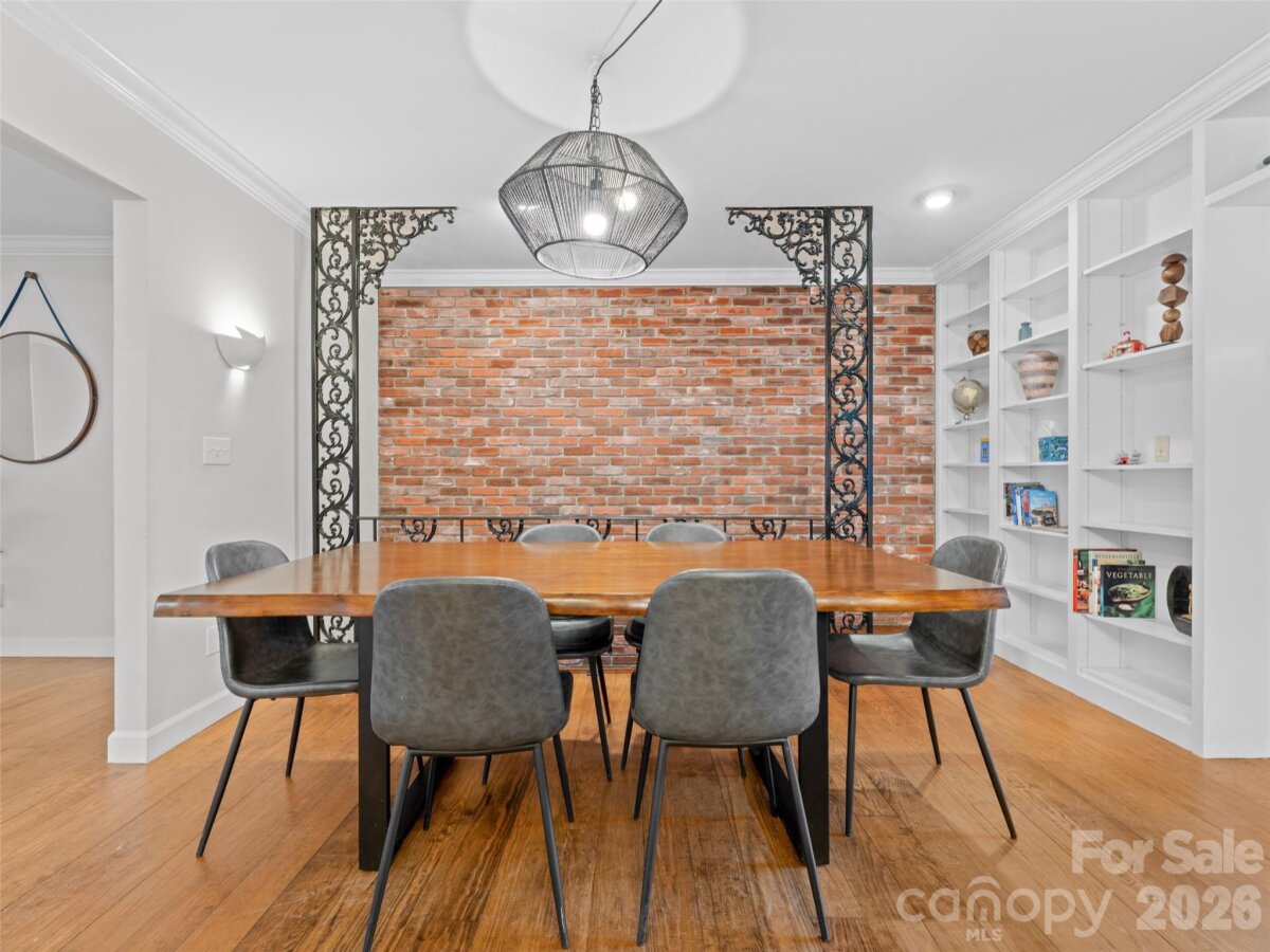 Hendersonville 11 4343082k