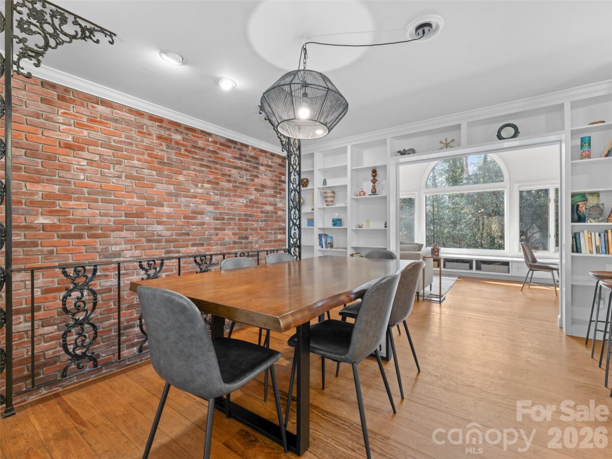 Hendersonville 12 4343082l