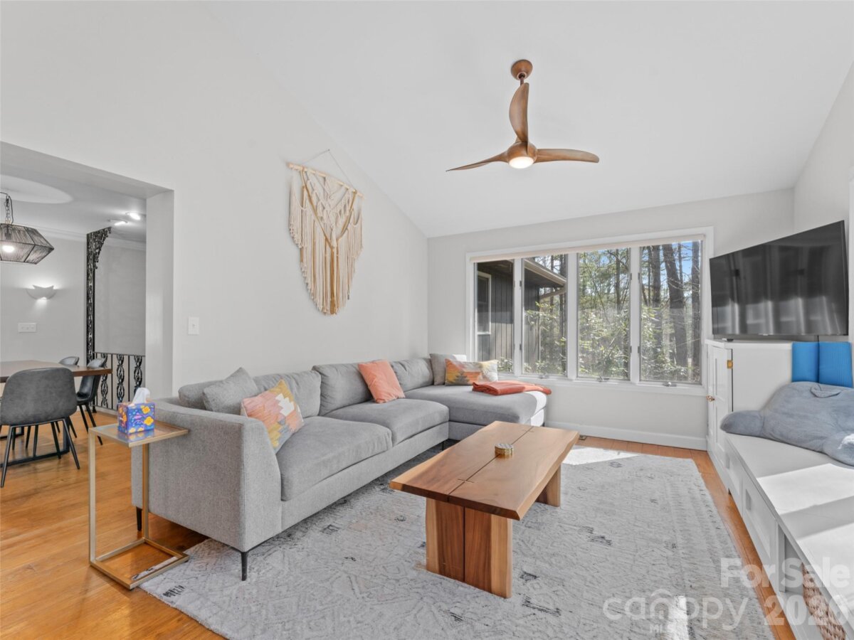 Hendersonville 14 4343082n