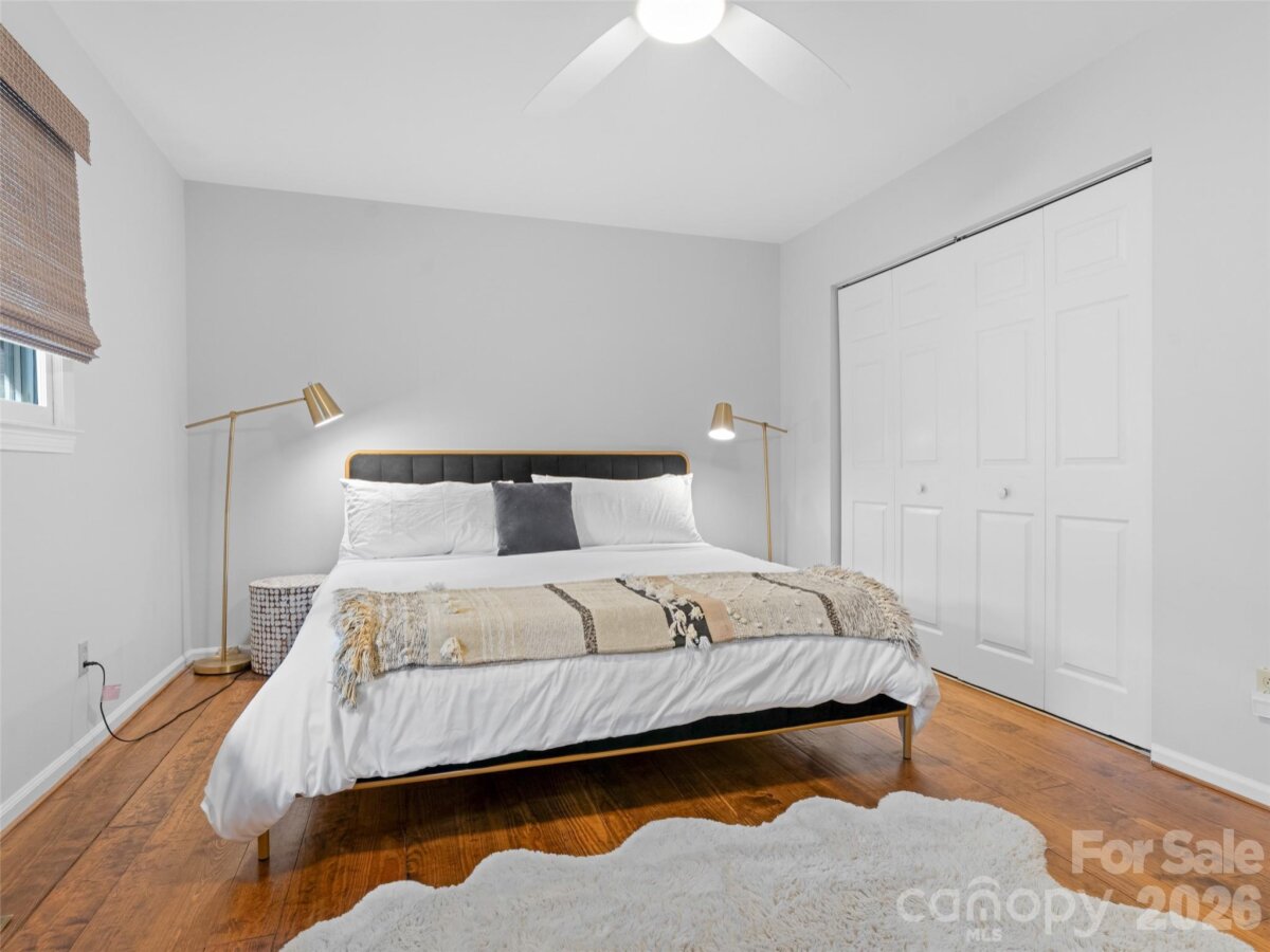 Hendersonville 17 4343082q