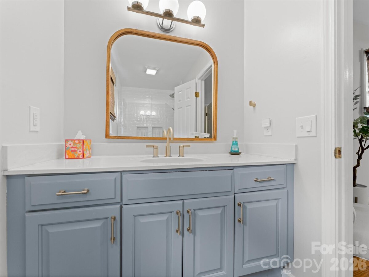 Hendersonville 18 4343082r