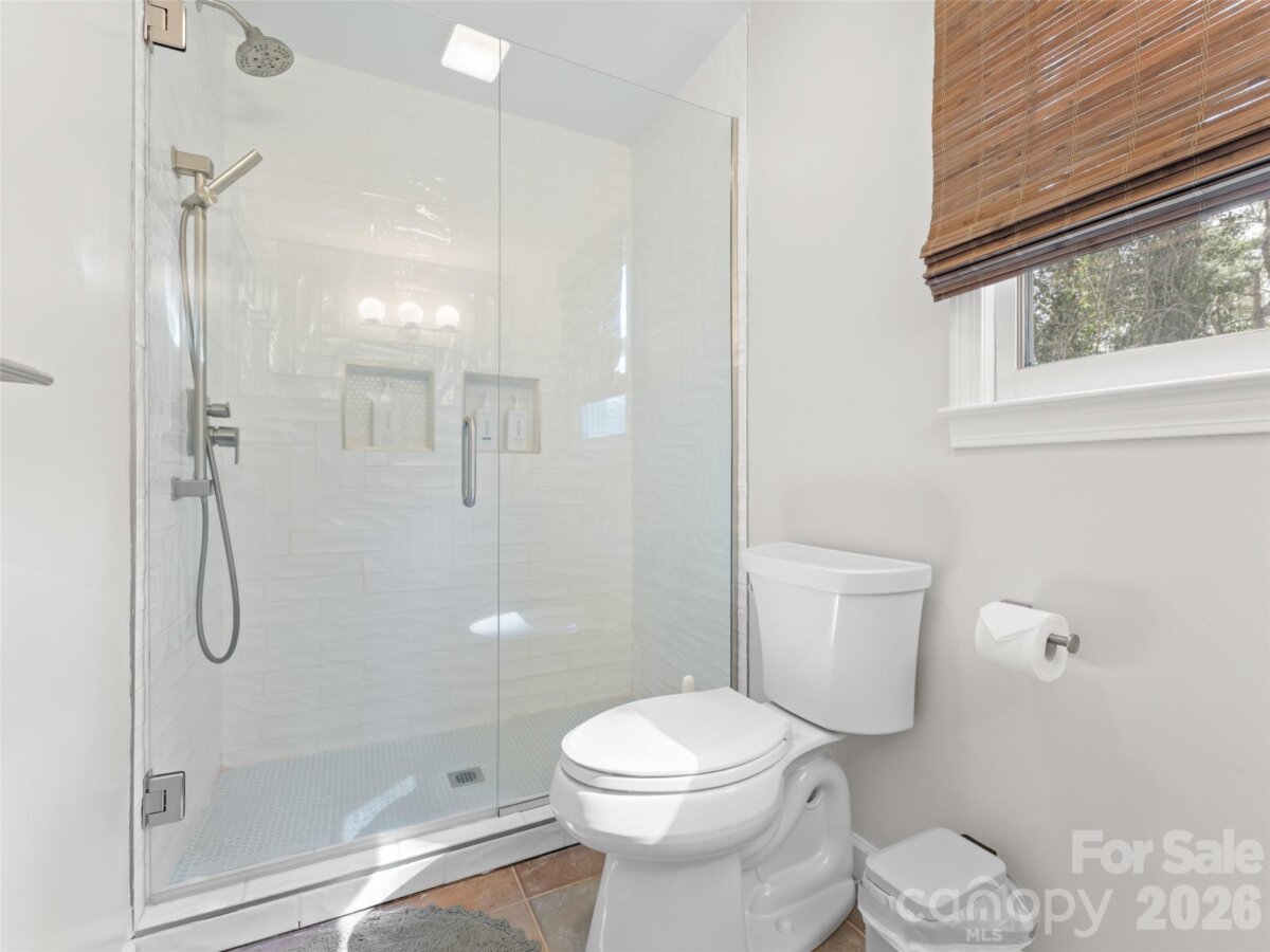 Hendersonville 19 4343082s