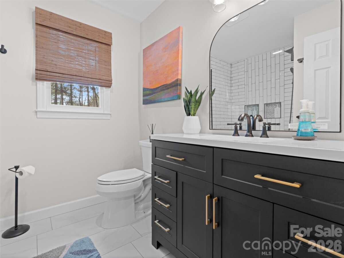 Hendersonville 21 4343082u