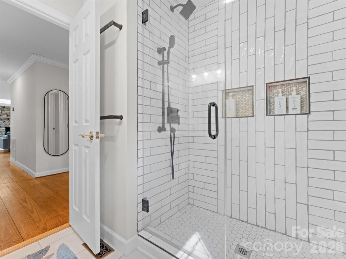 Hendersonville 22 4343082v