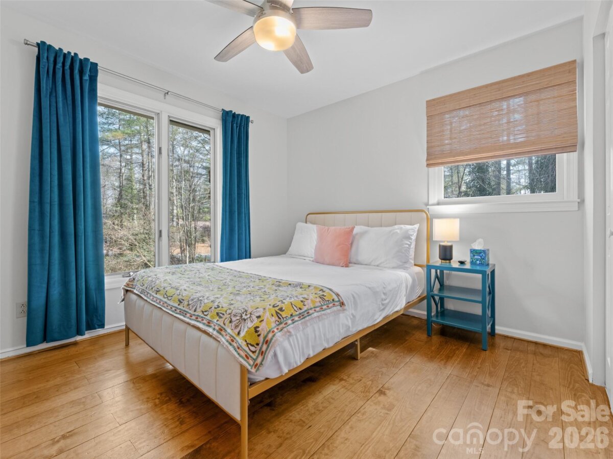 Hendersonville 23 4343082w