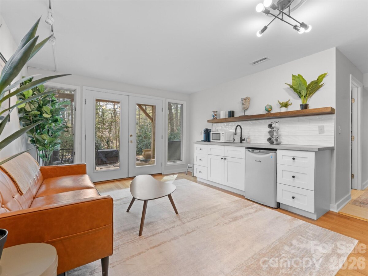 Hendersonville 25 4343082y