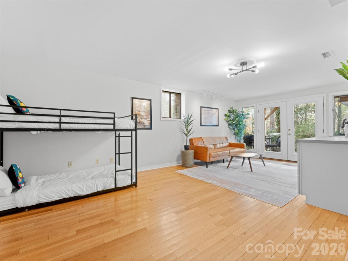 Hendersonville 26 4343082z