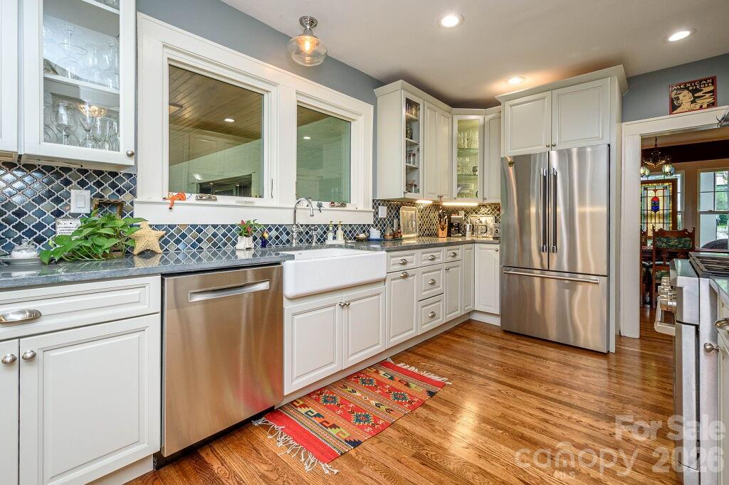 Hendersonville 14 4345265n