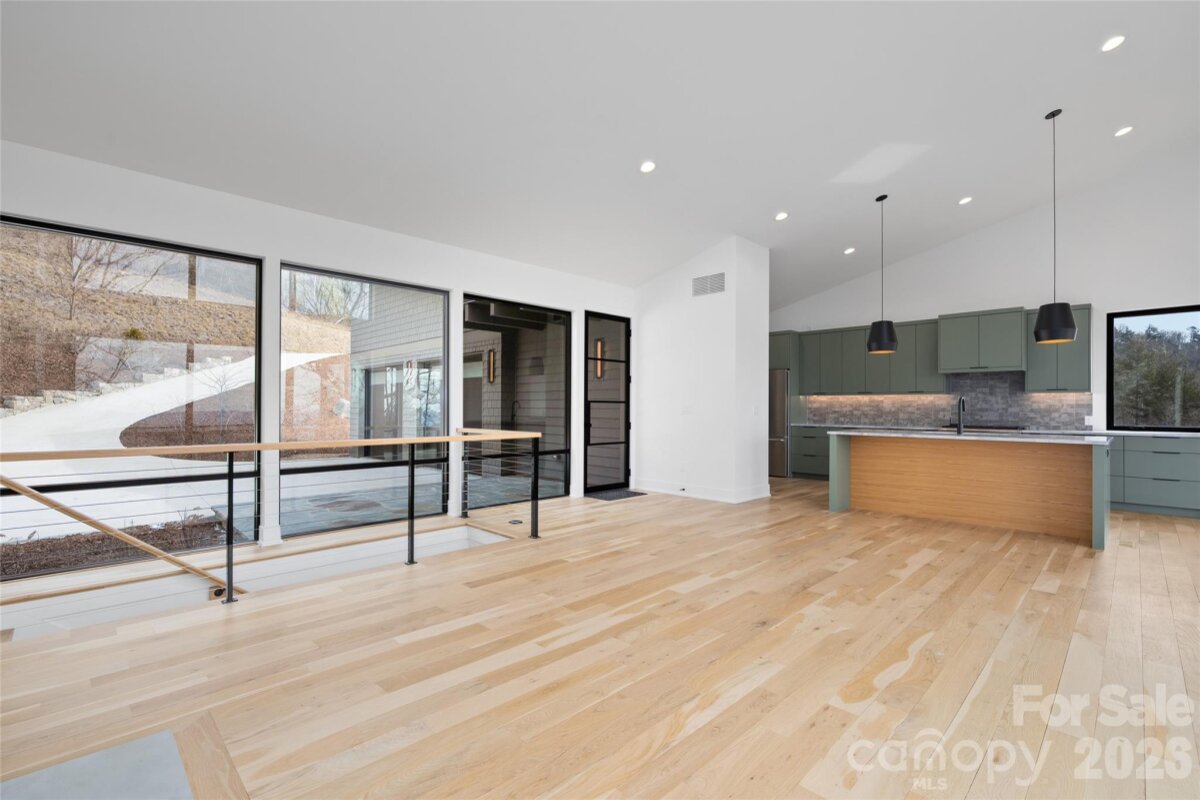 Hendersonville 8 4345642h