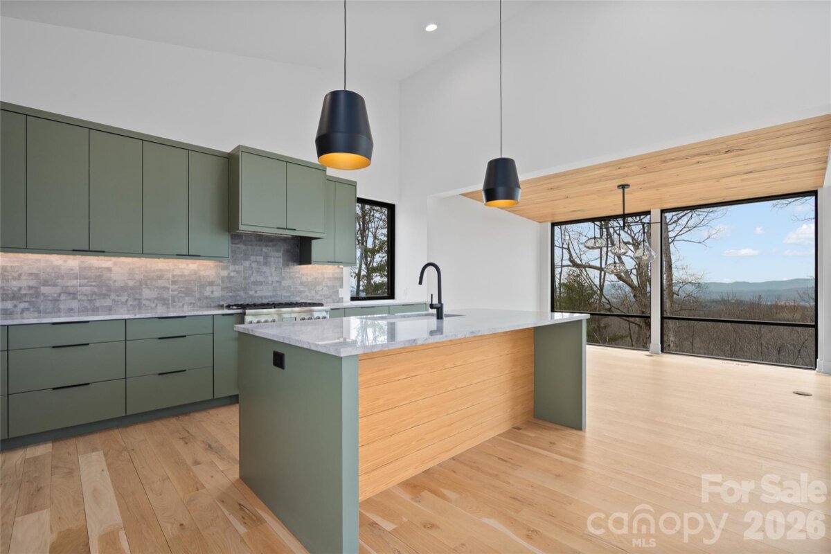 Hendersonville 10 4345642j