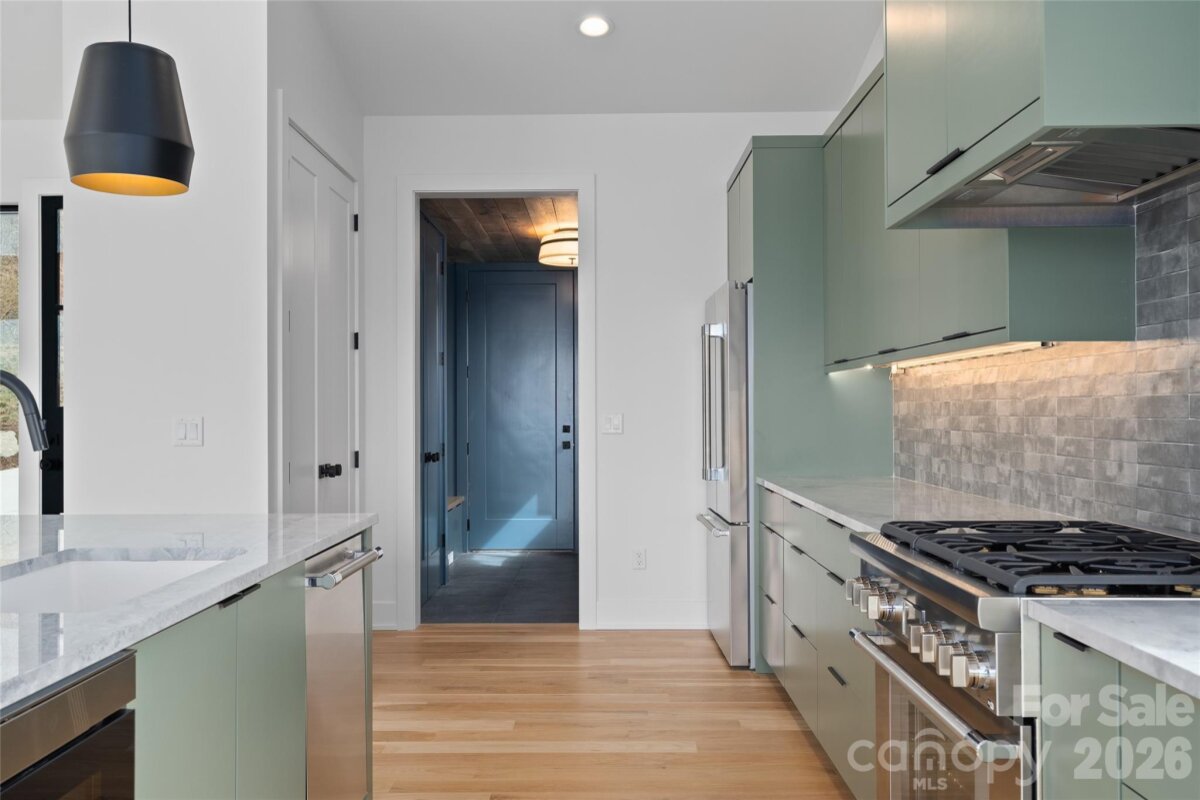 Hendersonville 13 4345642m