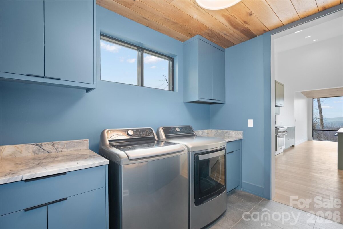 Hendersonville 18 4345642r