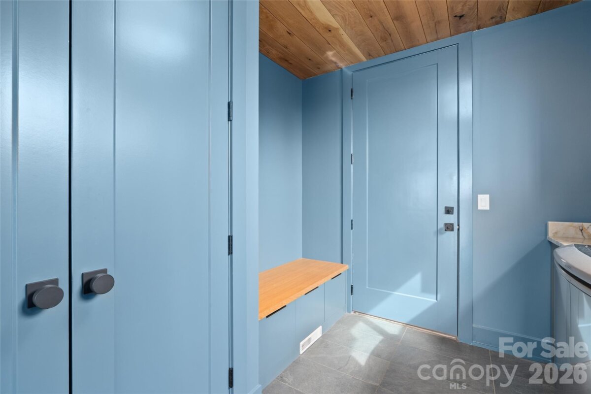 Hendersonville 19 4345642s