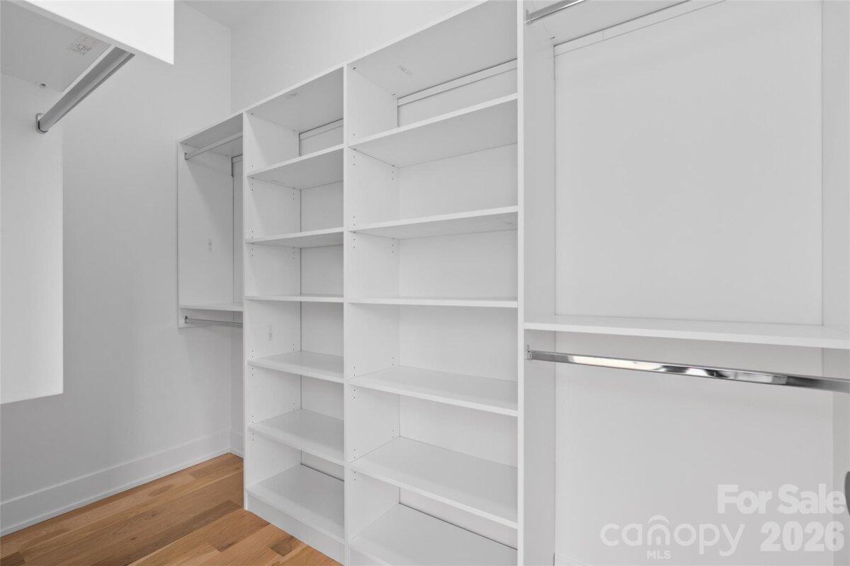 Hendersonville 23 4345642w