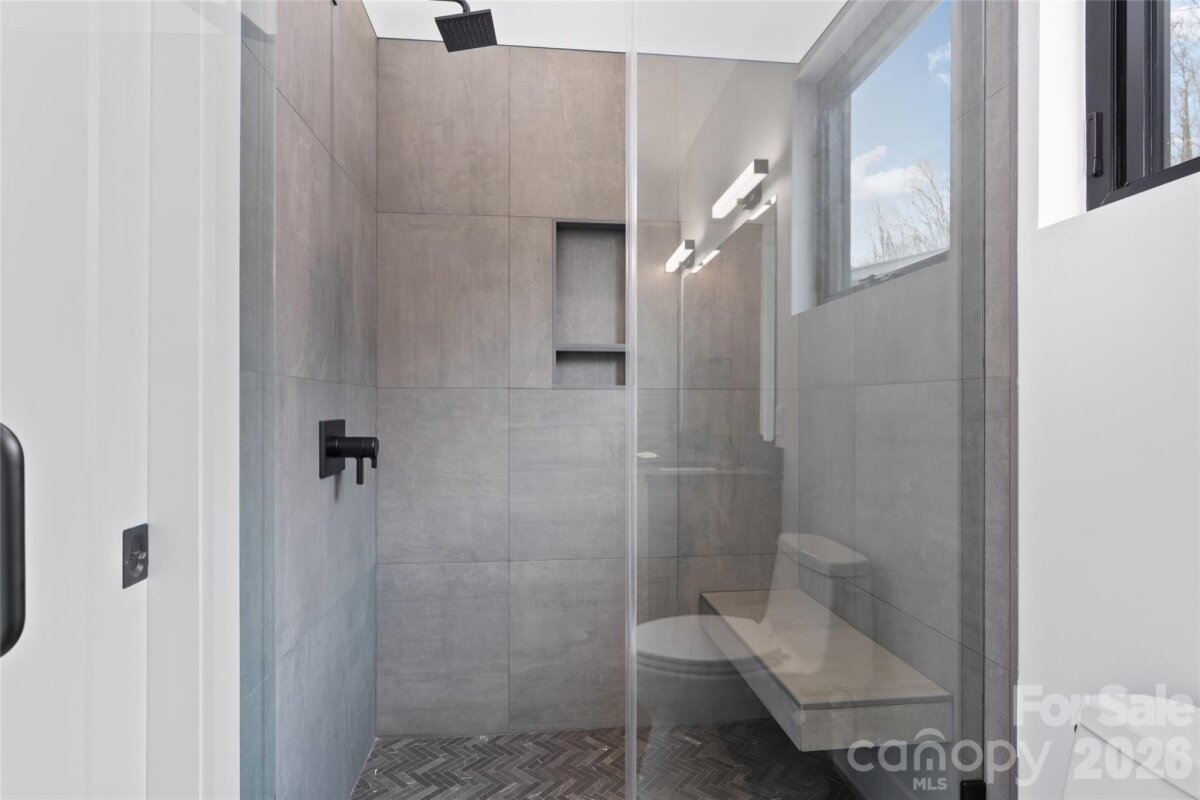 Hendersonville 25 4345642y