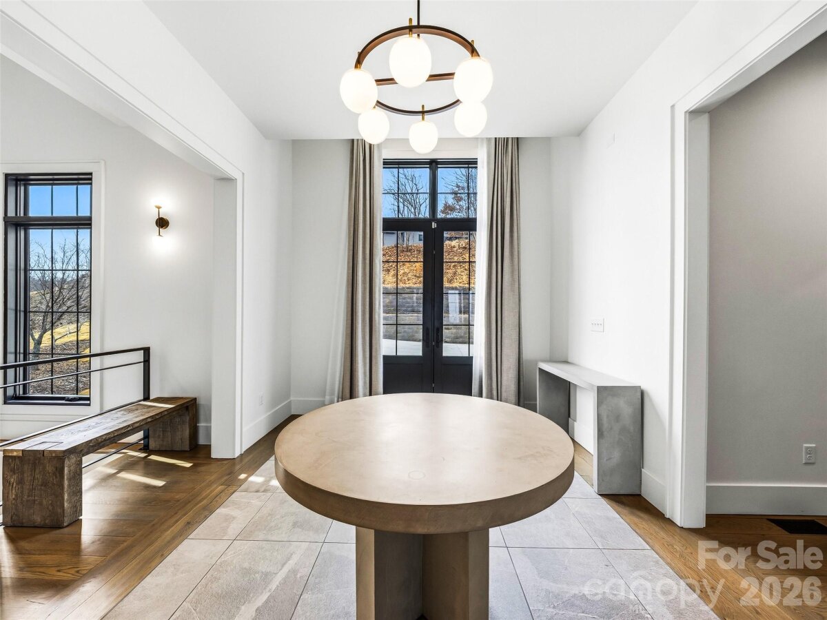 Hendersonville 4 4346762d