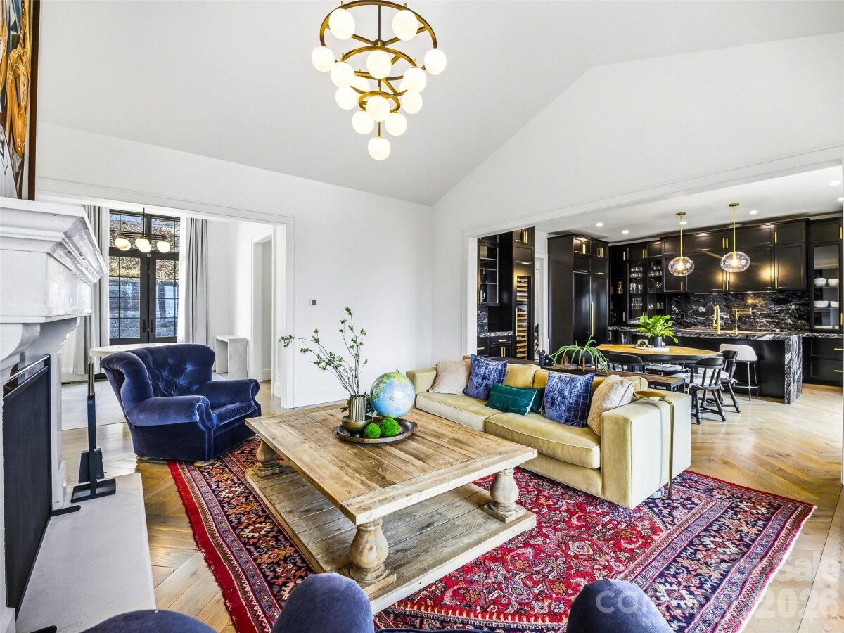 Hendersonville 10 4346762j