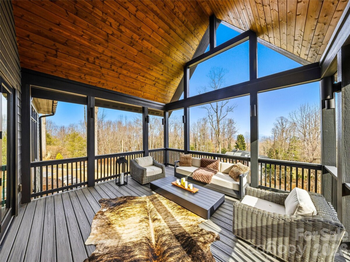 Hendersonville 12 4346762l