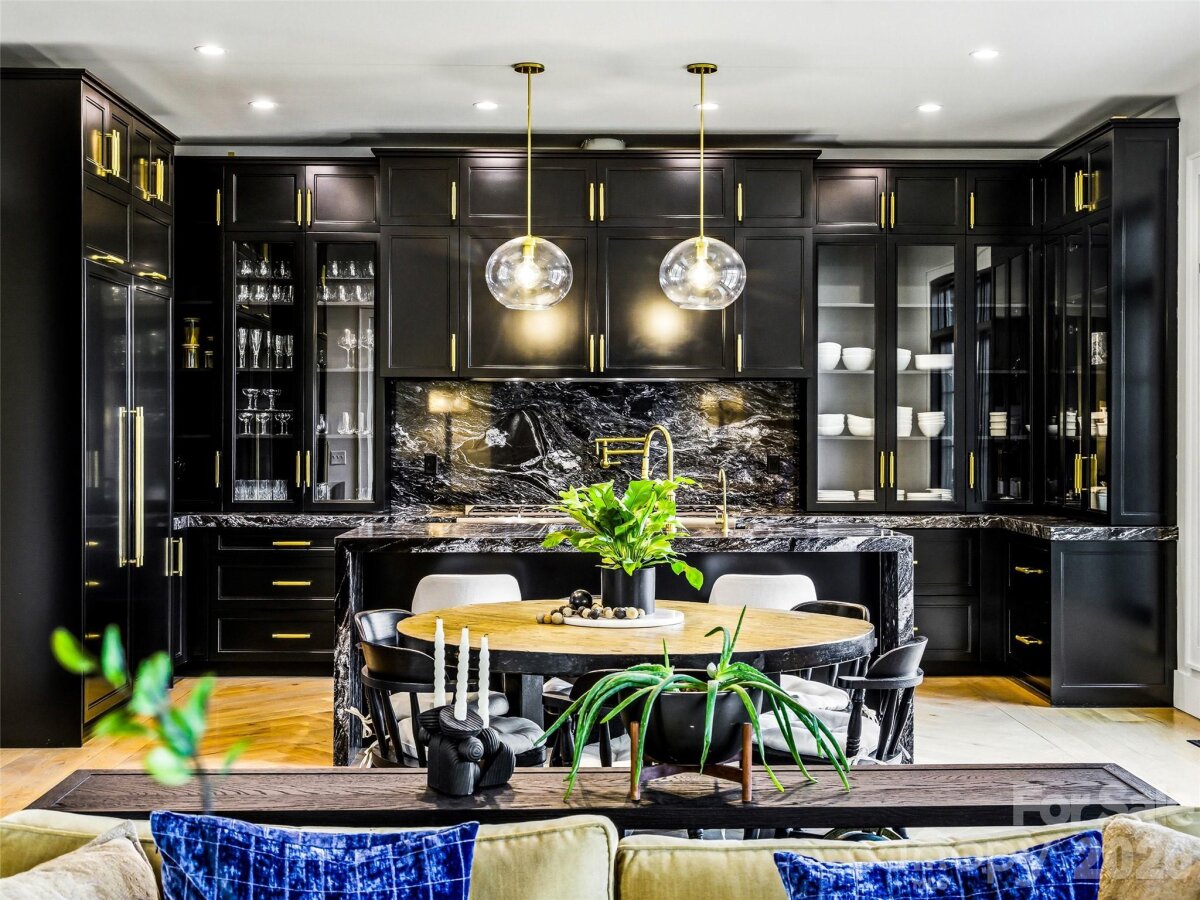 Hendersonville 13 4346762m