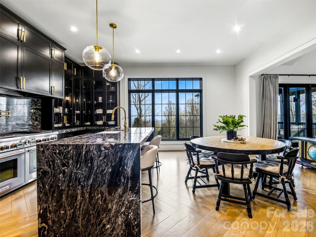 Hendersonville 15 4346762o