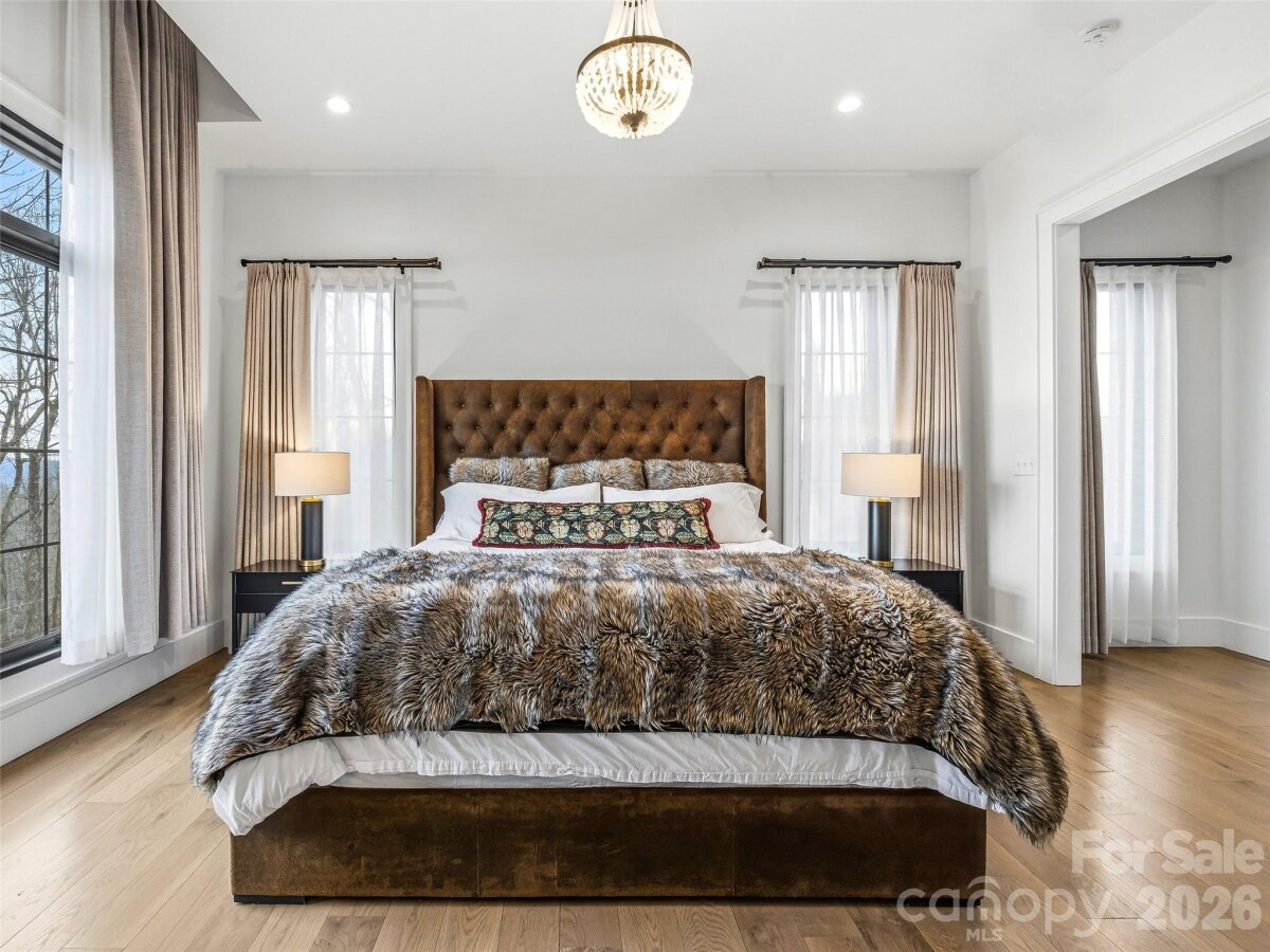 Hendersonville 22 4346762v