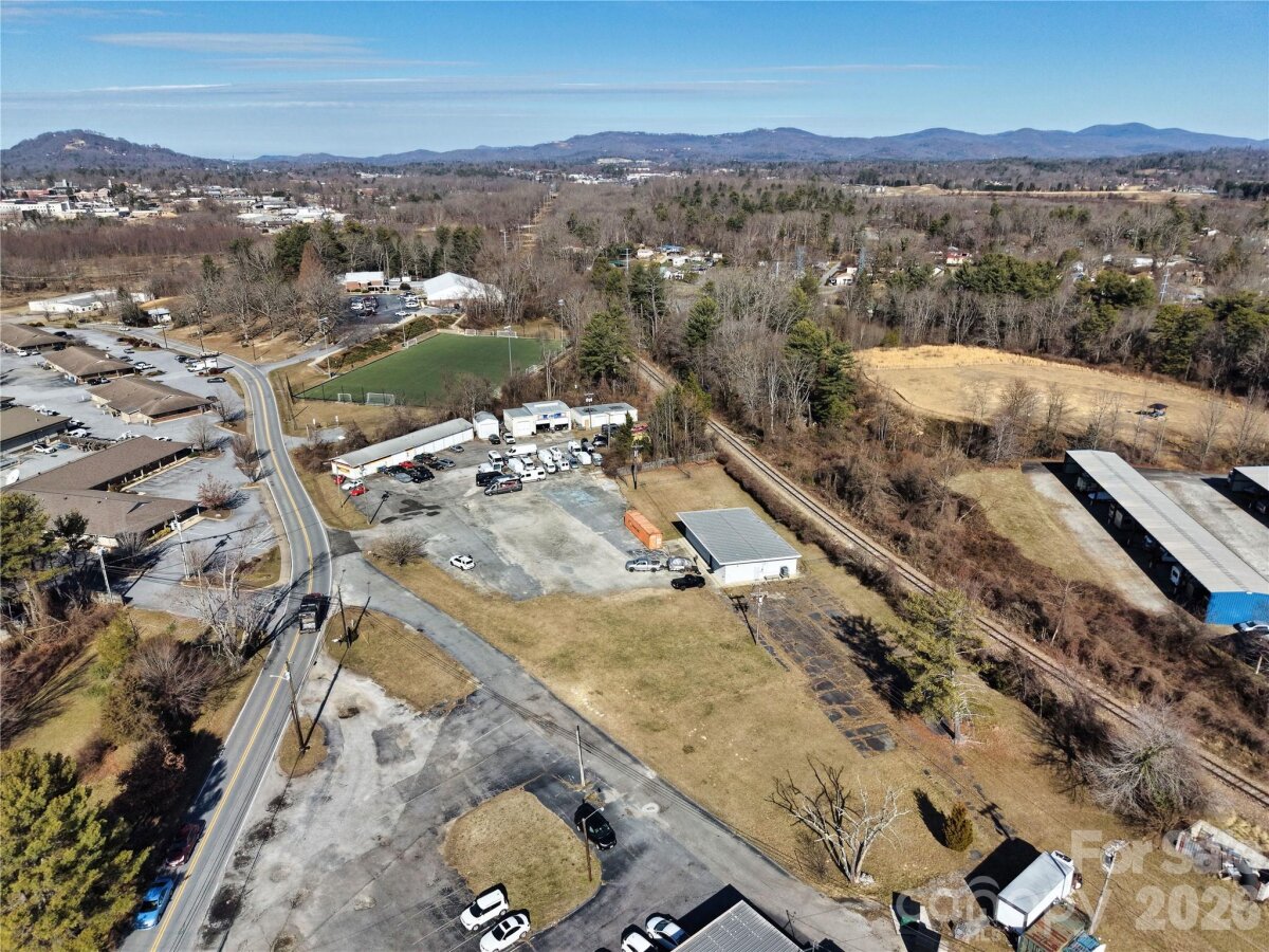 Hendersonville 3 4347453c