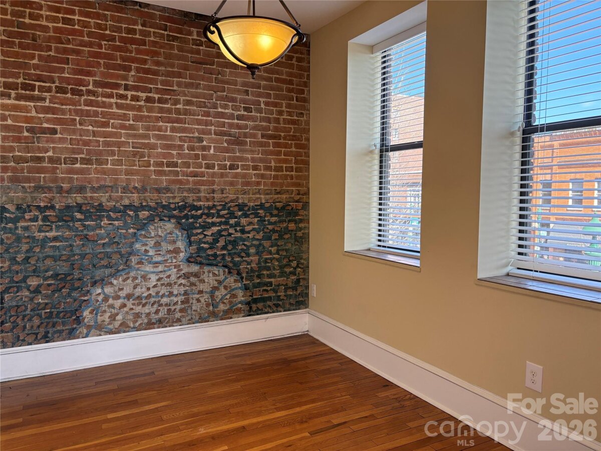 Hendersonville 7 4347585g