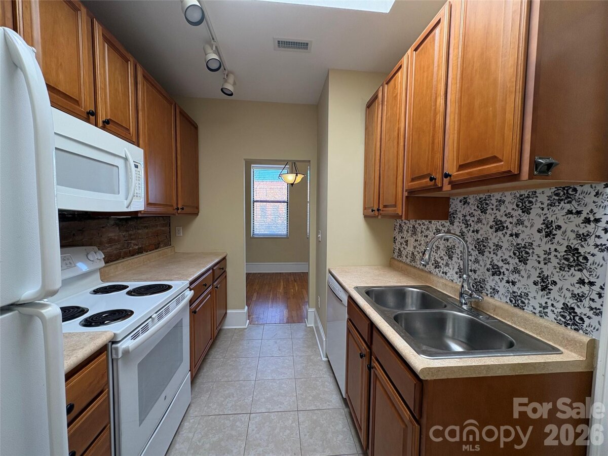 Hendersonville 8 4347585h