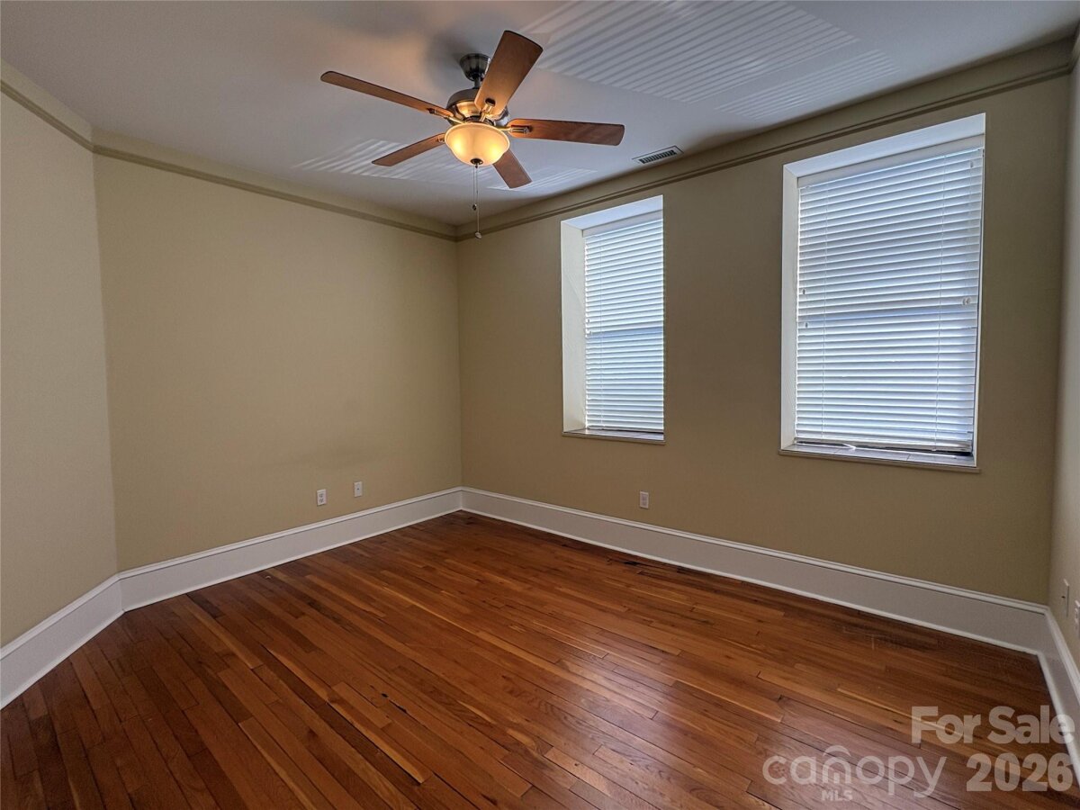 Hendersonville 9 4347585i