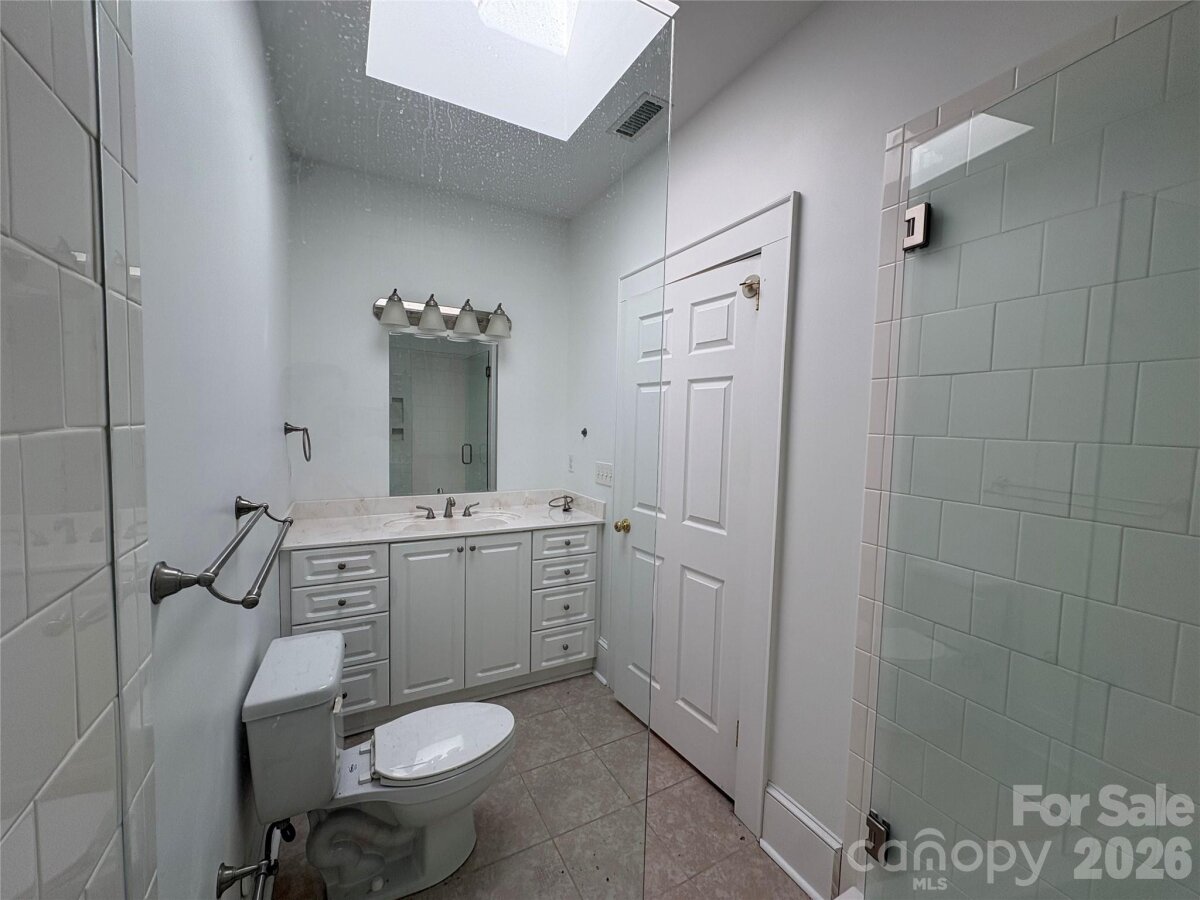 Hendersonville 10 4347585j