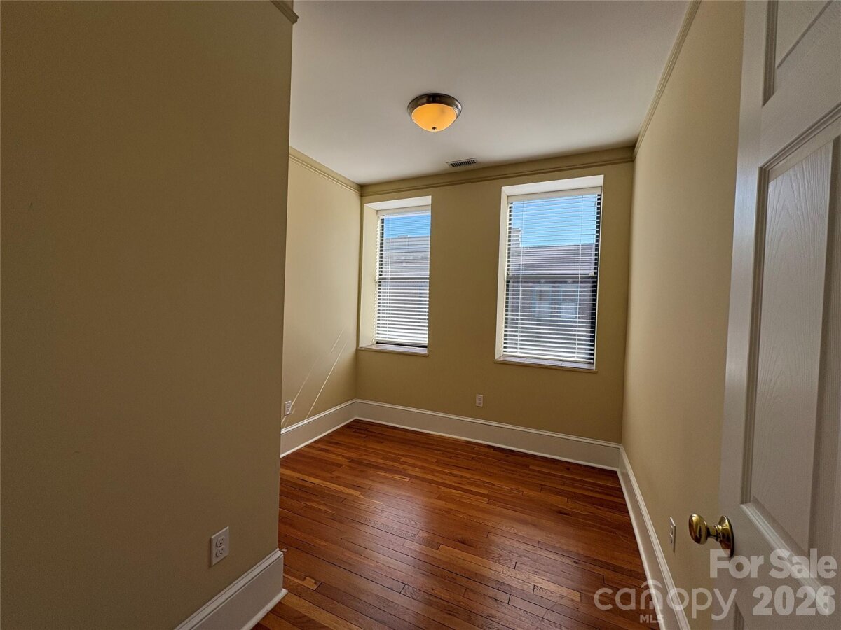 Hendersonville 11 4347585k