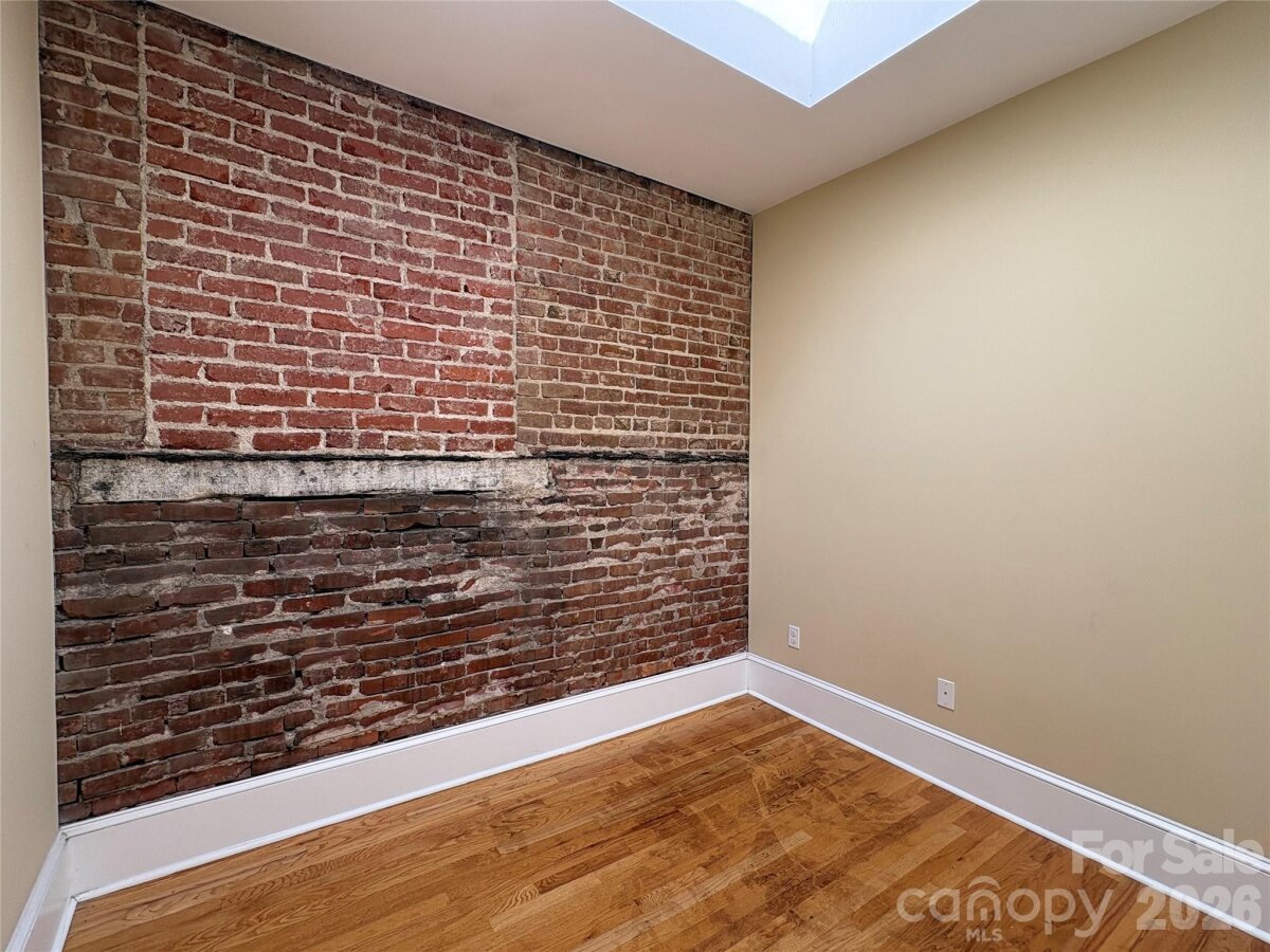 Hendersonville 12 4347585l