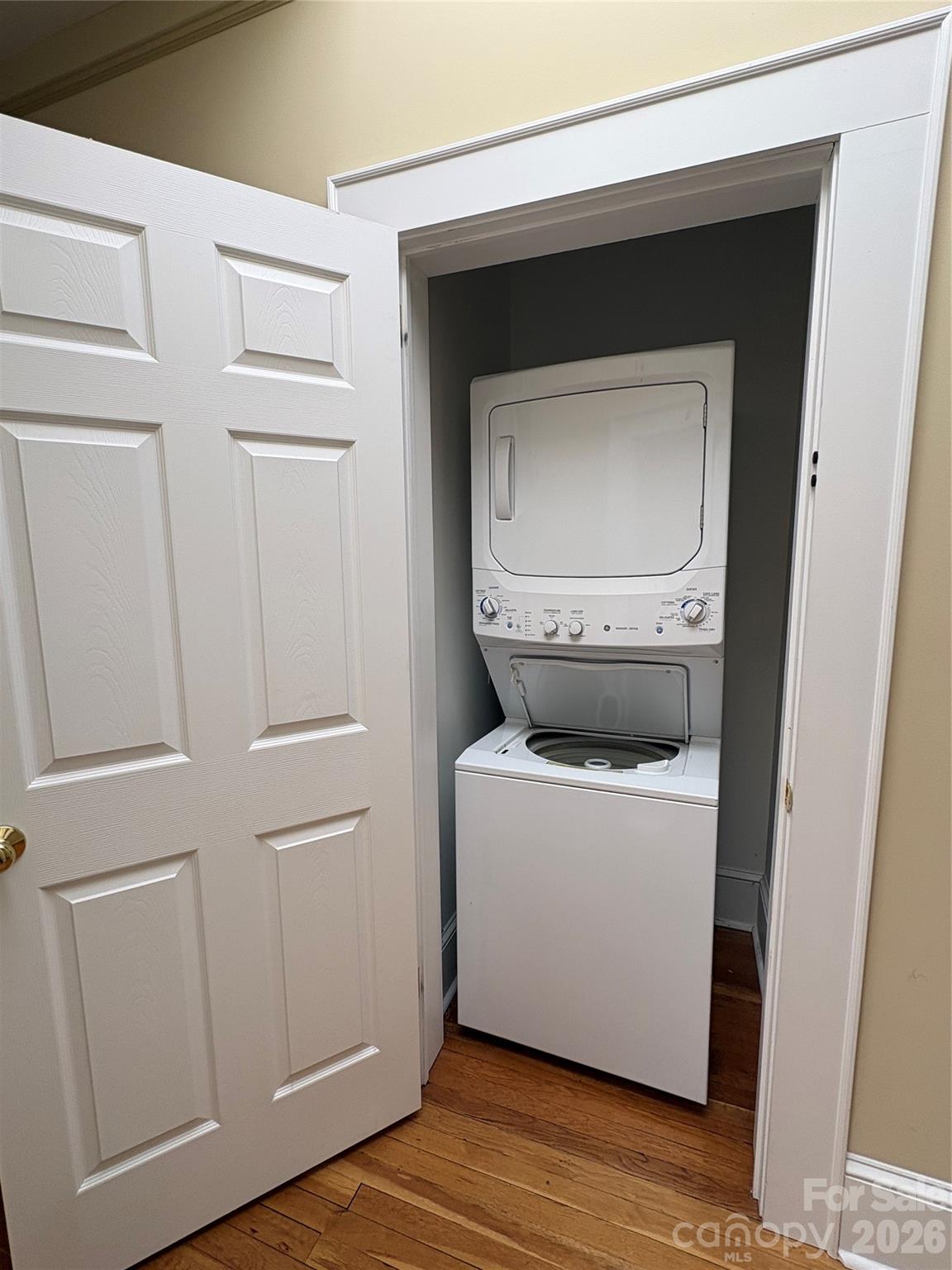 Hendersonville 14 4347585n