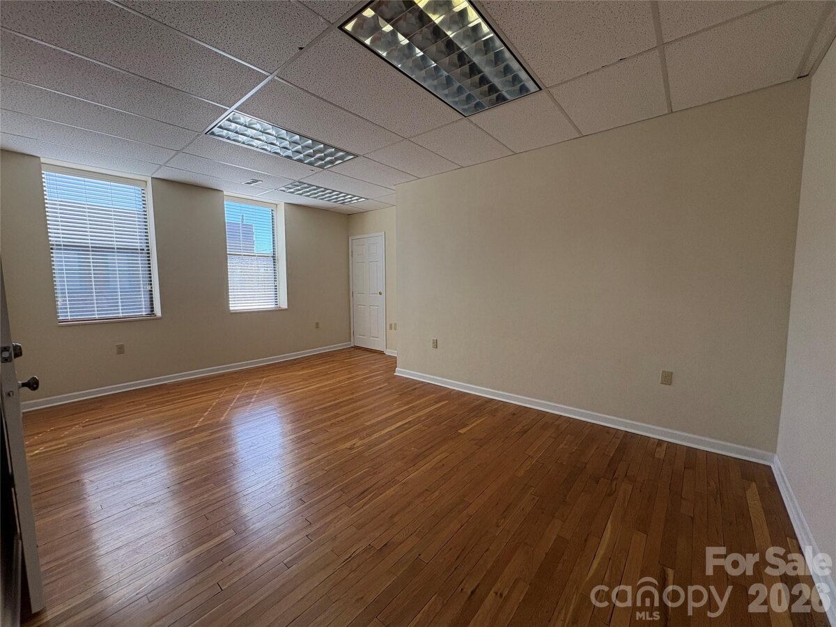 Hendersonville 15 4347585o