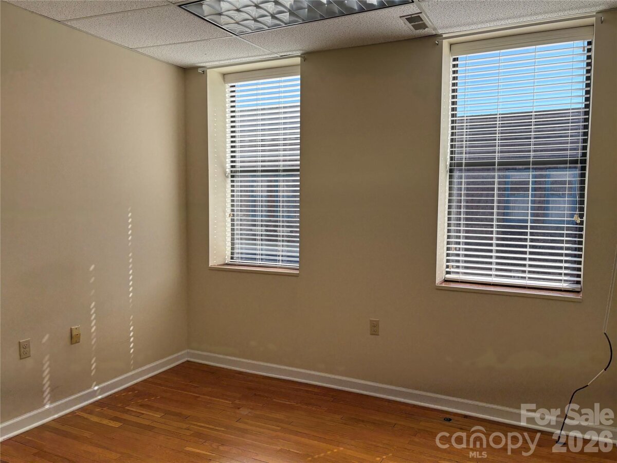 Hendersonville 16 4347585p