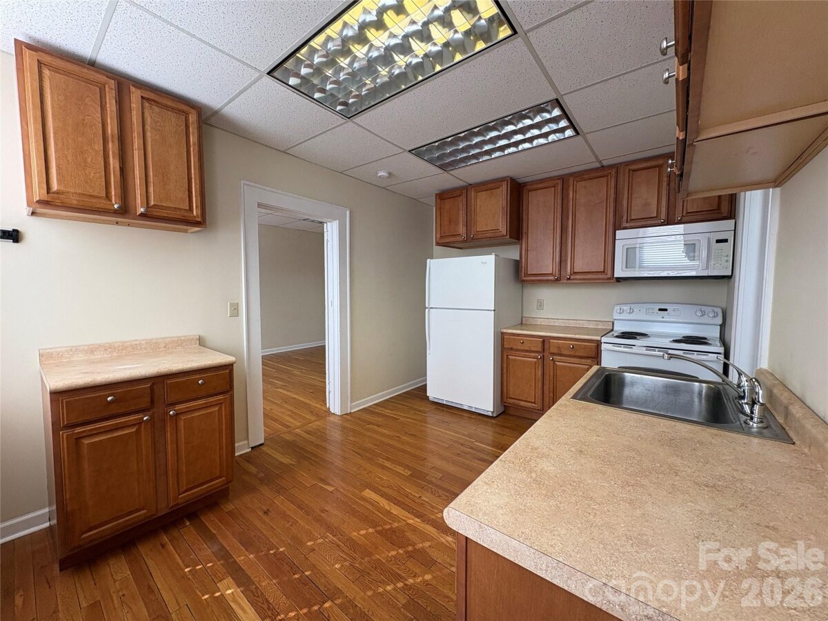 Hendersonville 19 4347585s