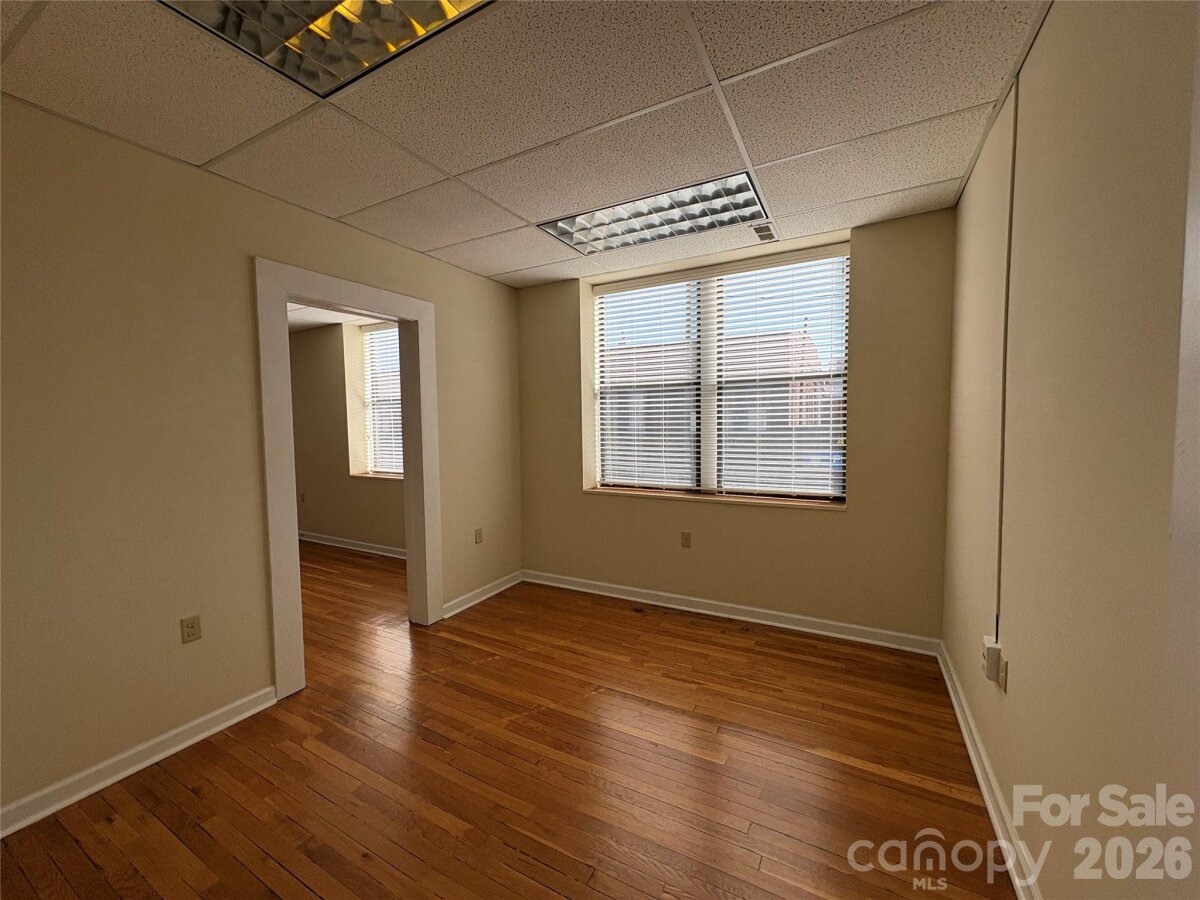 Hendersonville 23 4347585w