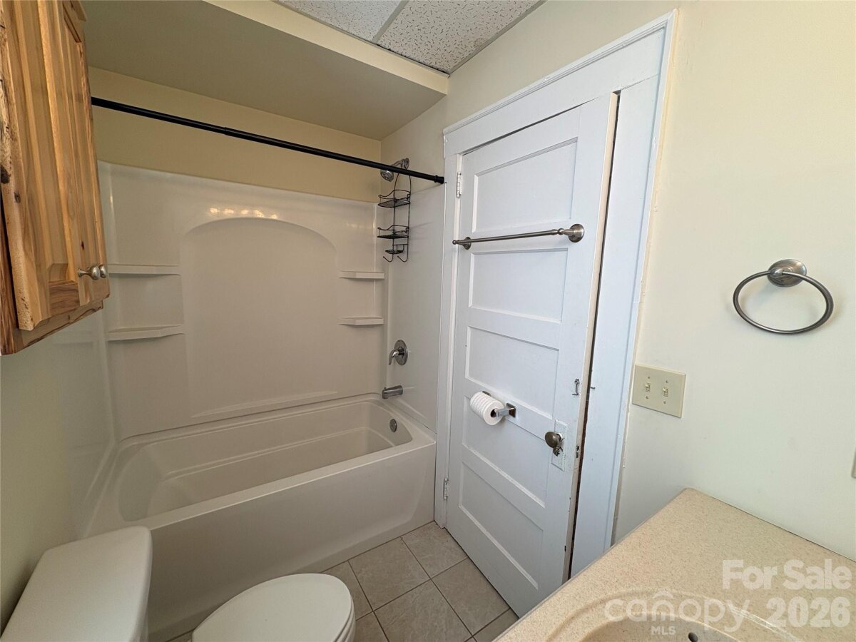 Hendersonville 25 4347585y