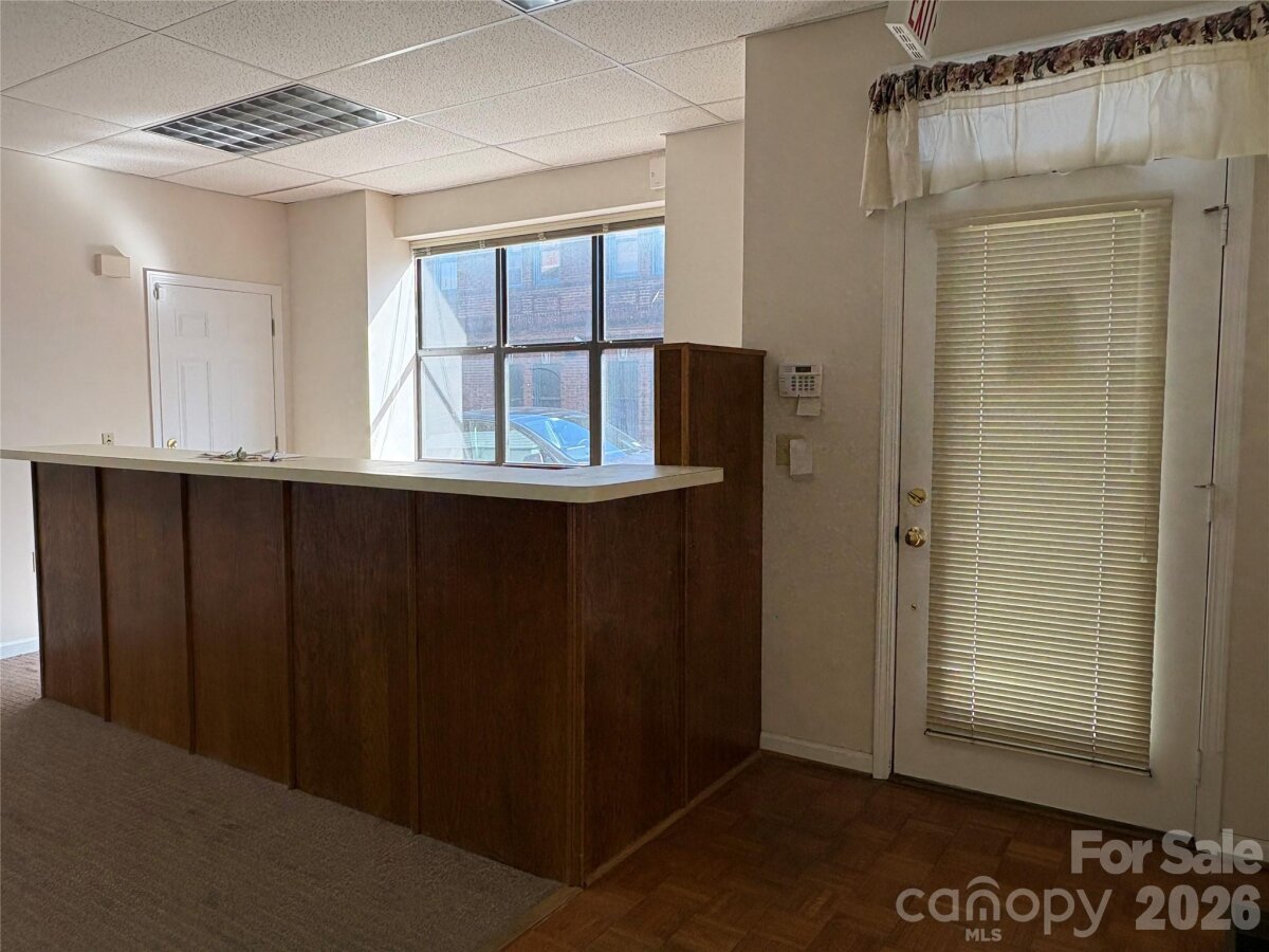 Hendersonville 26 4347585z