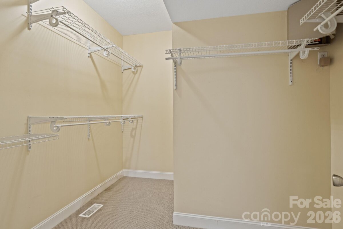 Avery Creek 22 4347671v